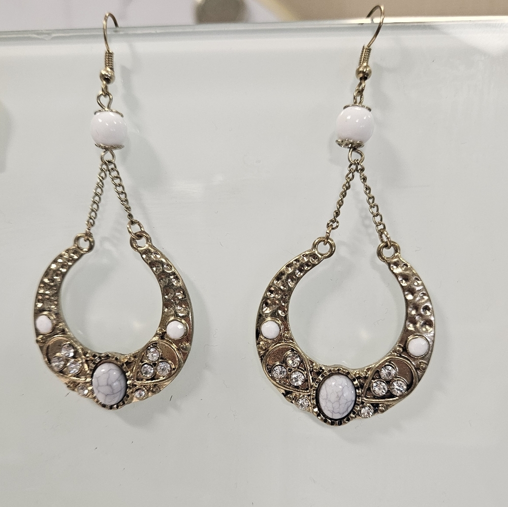 🛍Elegant Gold and White Dangle Hook Earrings